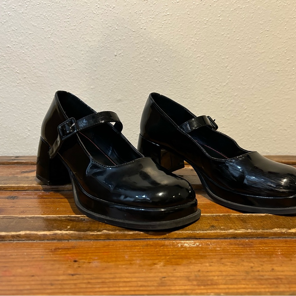 Steve Madden patent leather Mary Jane’s